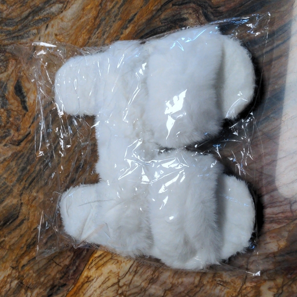 WILLOW COLLECTIVE Fuzzy Slippers - Picture 6 of 6